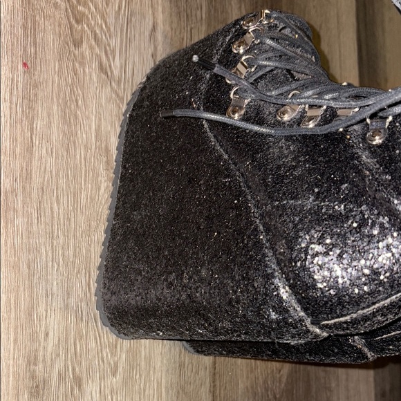 SPARKLE TRAITOR BOOTS

TRICKZ N' TREATZ - Picture 7 of 7